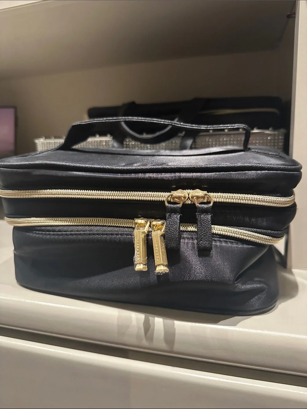 NWOT Kestrel Medium Size Black Cosmetic Makeup Travel Case with Gold Zippers